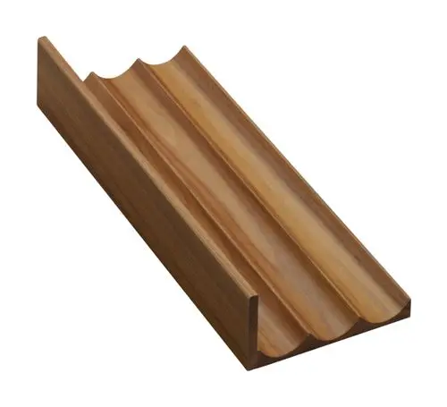 Holzablage mit gewelltem Design, ideal zur Aufbewahrung von Badutensilien oder Handtüchern.
